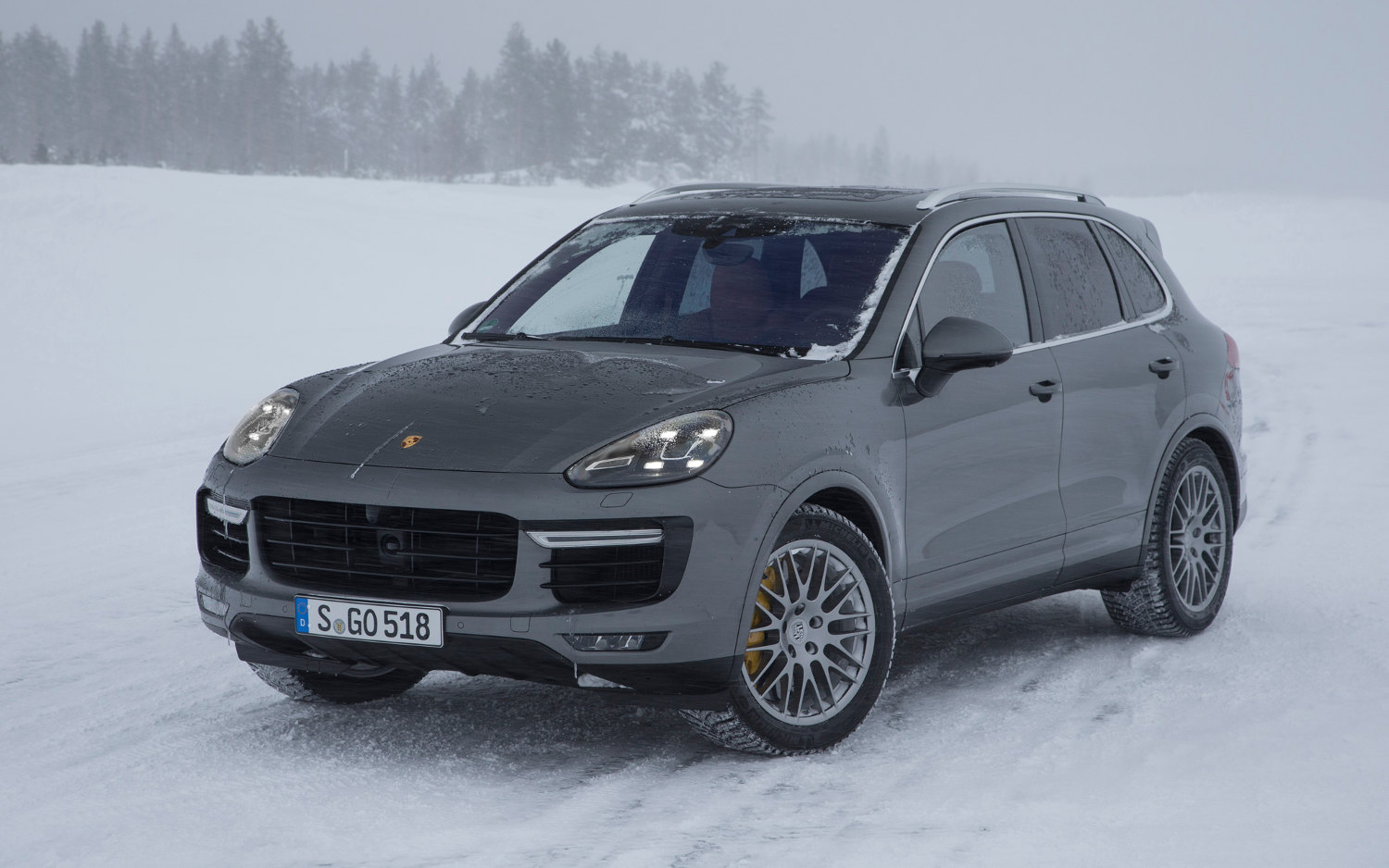 Comparison Porsche Cayenne Turbo 2017 vs Jeep Grand Cherokee SRT
